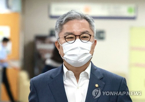 민주당, 최강욱 의원직 상실에 "대단히 비통…편향 수사 바로잡을 것"